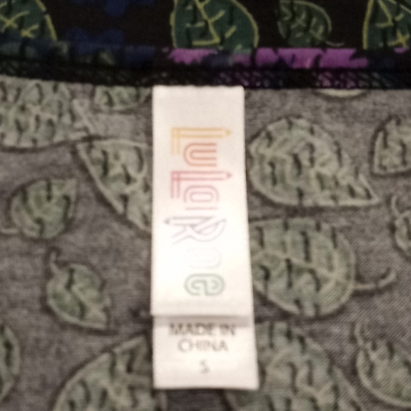 LulaRoe Floral Print Perfect T Tunic Top - Picture 13 of 14